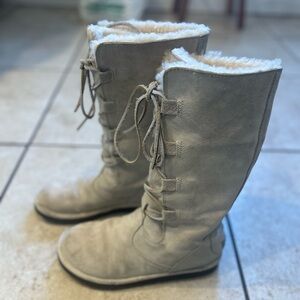 UGG Whitley Tall Lace-Up boots in a cream suede with a sheepskin lining. Size 8